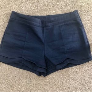 Shorts with scalloped detail! 🐚